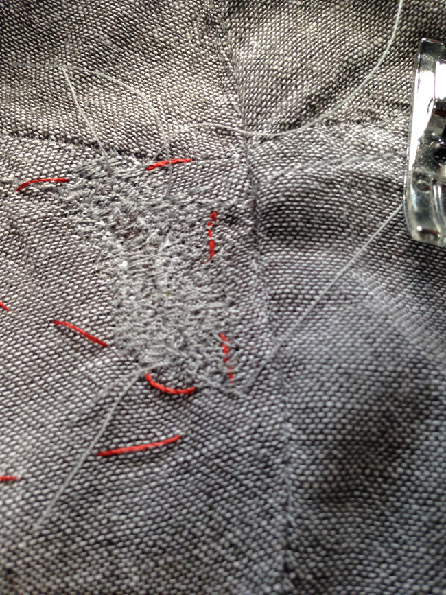 Деликатная штопка: как сделать заплатку с помощью швейной машинки