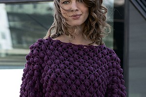 Женский свитер с рукавом три четверти