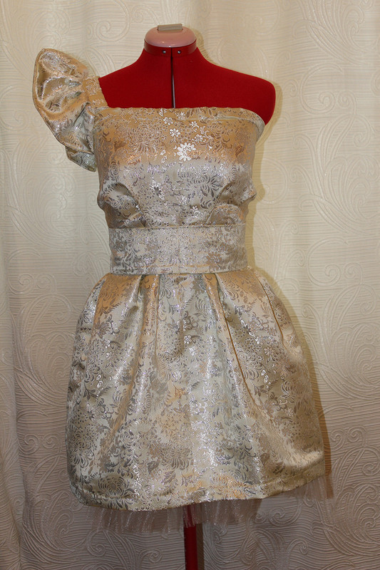 Платье из парчи от БНВ