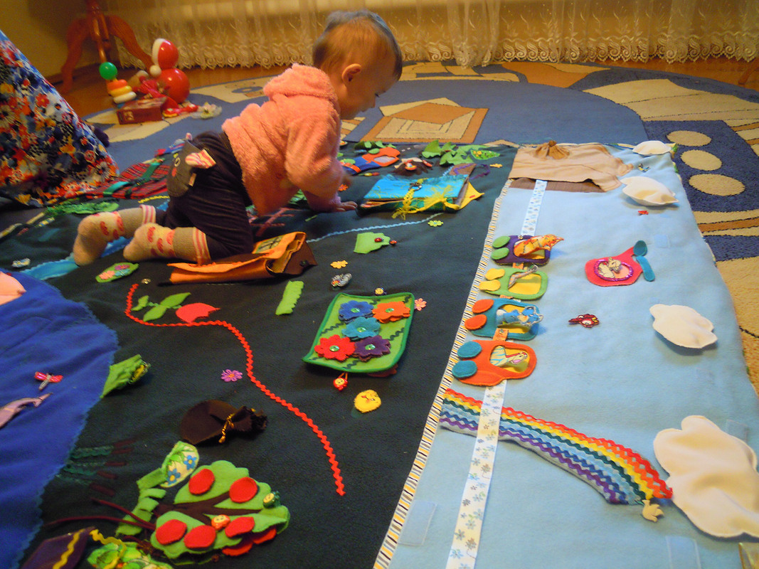 Мягкие игрушки, книжки и развивающие коврики