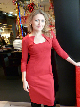 Красное геометрическое платье