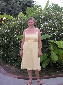 Работа с названием жёлтое платье 105 A 4/2006
