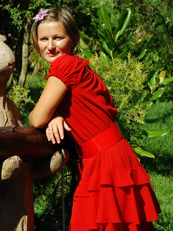Красное платье с воланами! от кастомайзер