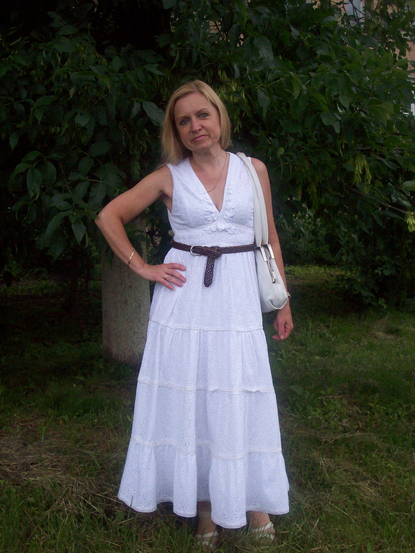 Белое платье с розами в тон от СветикПВ