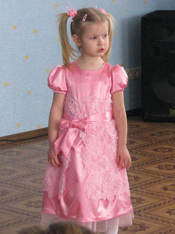 Розовое платье на праздник 8 марта от Inn