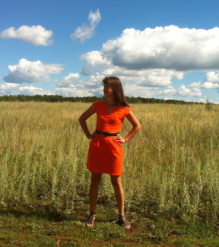 Оранжевое платье от Nadina