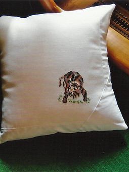 Подушка для любительницы тигров