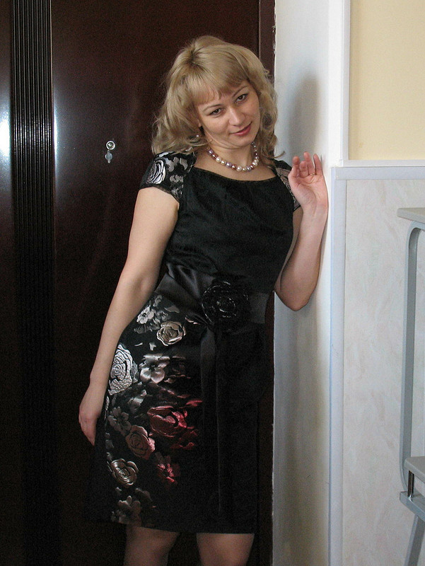 Чёрное платье с розами от LyuMarina