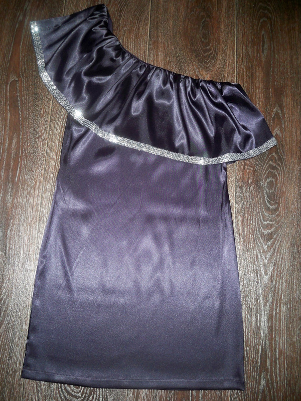 Платье с воланом на 1 плечо от Leno4egga