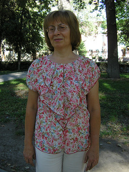 Блузка с воланами для мамы