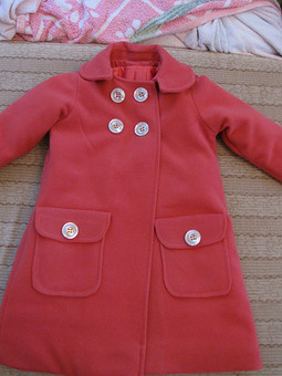 Работа с названием Розовое пальто для дочери