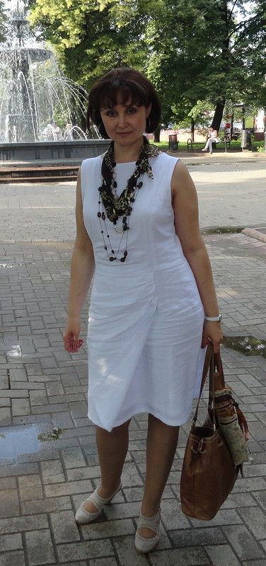 Белое платье из крэшированного хлопка от ALLONA