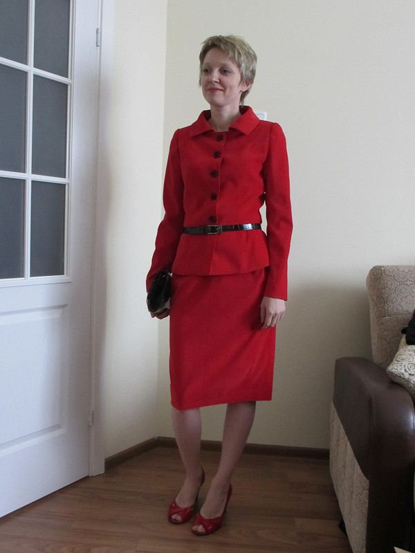 красный костюм от Elena Razumnykh