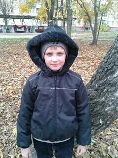 Куртка и шапка осенние на мальчика.