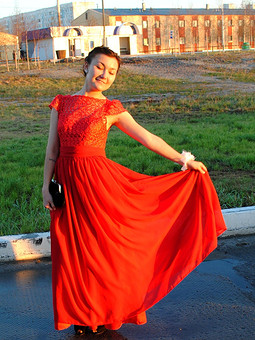 Работа с названием Обязательно красное платье в пол! - сказала подруга-невеста)
