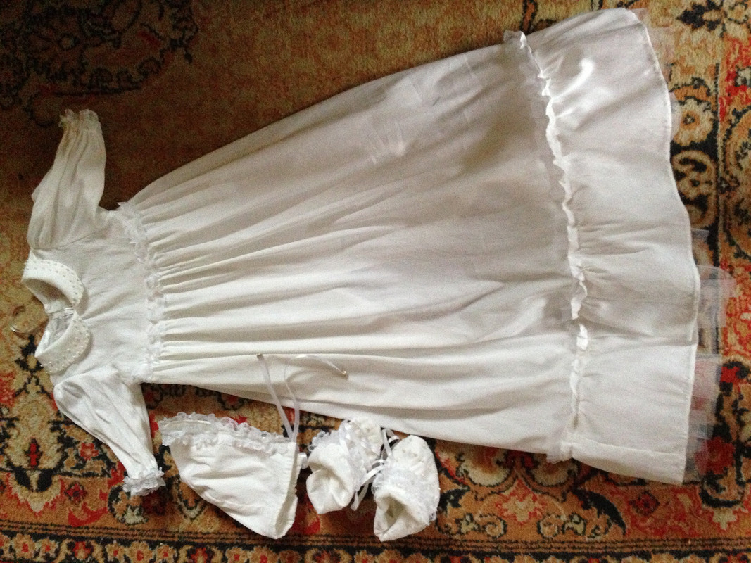 Крестильный набор (платье, чепчик, пинетки), зонтик, платок ручной вязки от Sandra83