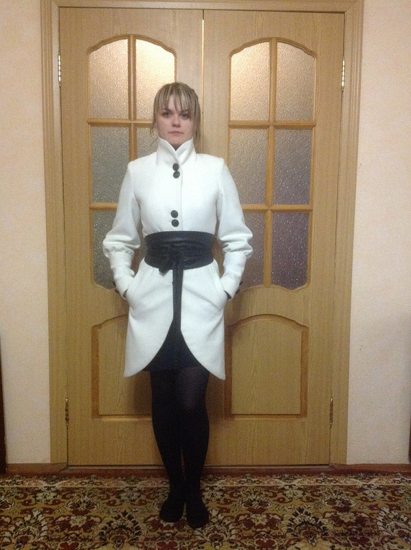 Белое пальто от VolgaSvet