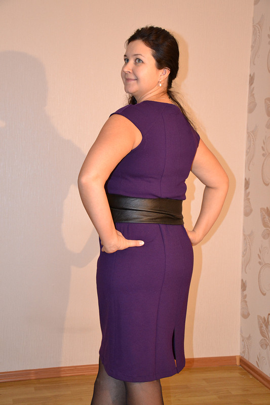 Фиолетовое платье с поясом-кушаком от Татина