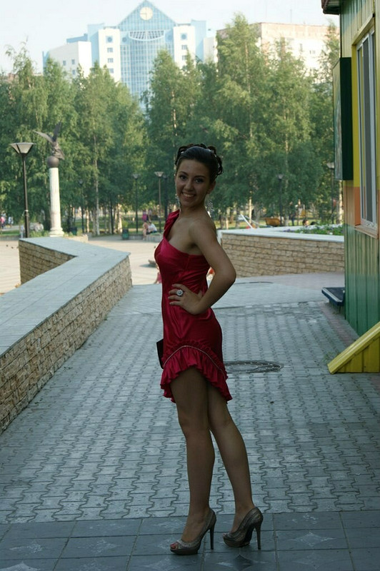 Эффектное выпускное платье от Дарина Ильинична