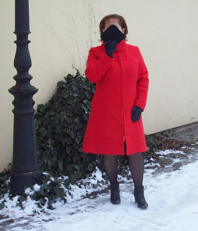 шестидесятых годов красное пальто от marialeokadia