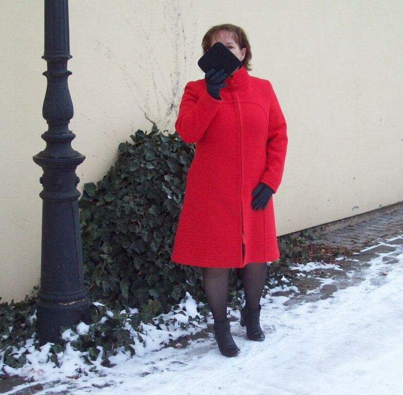 шестидесятых годов красное пальто от marialeokadia