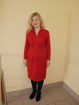 Работа с названием красное платье из трикотажа