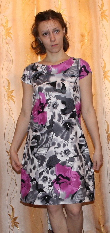 Слегка приталенное платье с маленькими рукавами от АНЕЧКА7