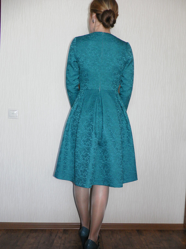 Платье зеленеет... от Elena Leo