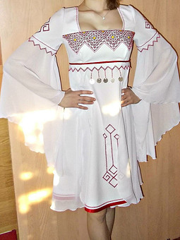 Стилизованное национальное чувашское платье