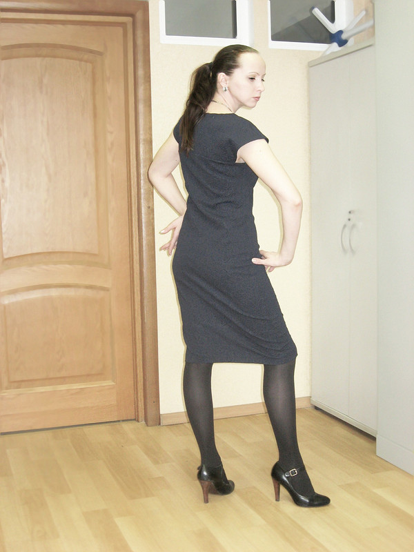 Маленькое  почти черненькое платье от sofiyal76