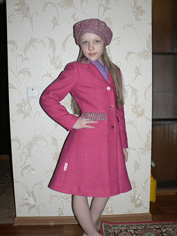 Работа с названием Розовое пальто для дочки