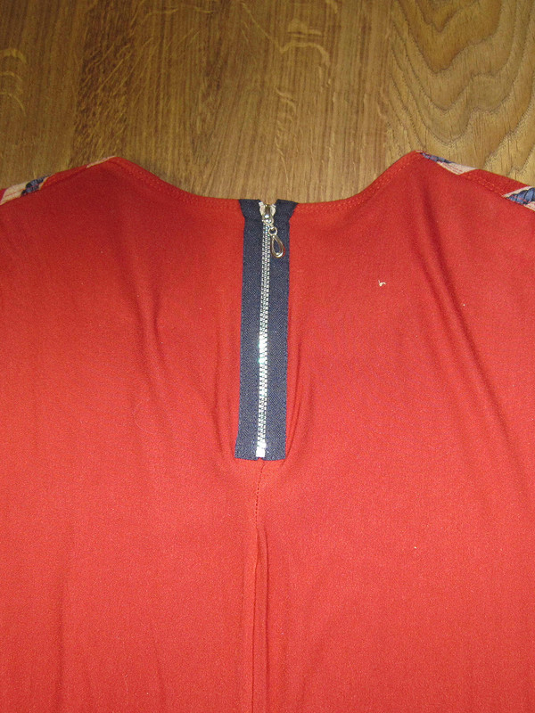 Красная трикотажная блузка от edisson