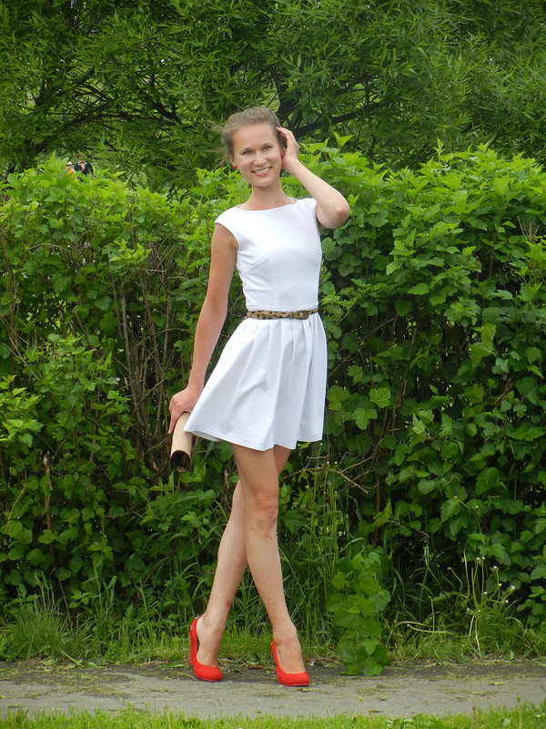 Маленькое белое платье от rosa bianca
