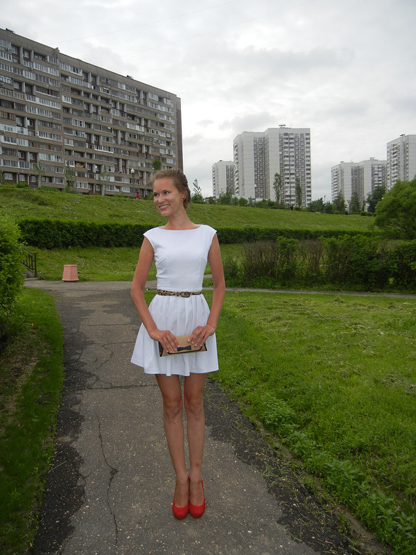 Маленькое белое платье от rosa bianca