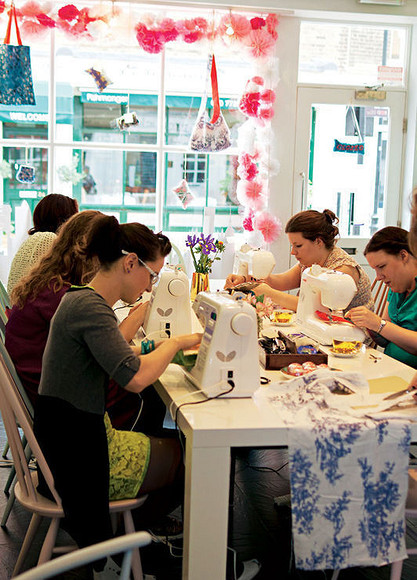 Швейные кафе: модный тренд для рукодельниц