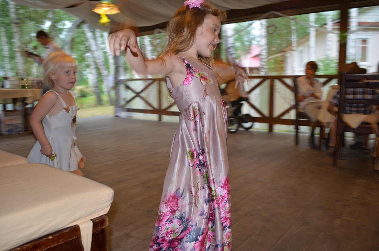 Платье «Цветочная поляна» для маленькой модницы от elenabar