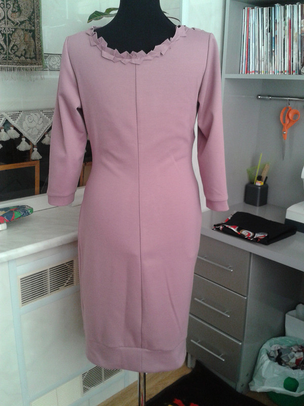 Розовое платье от Дзугулова