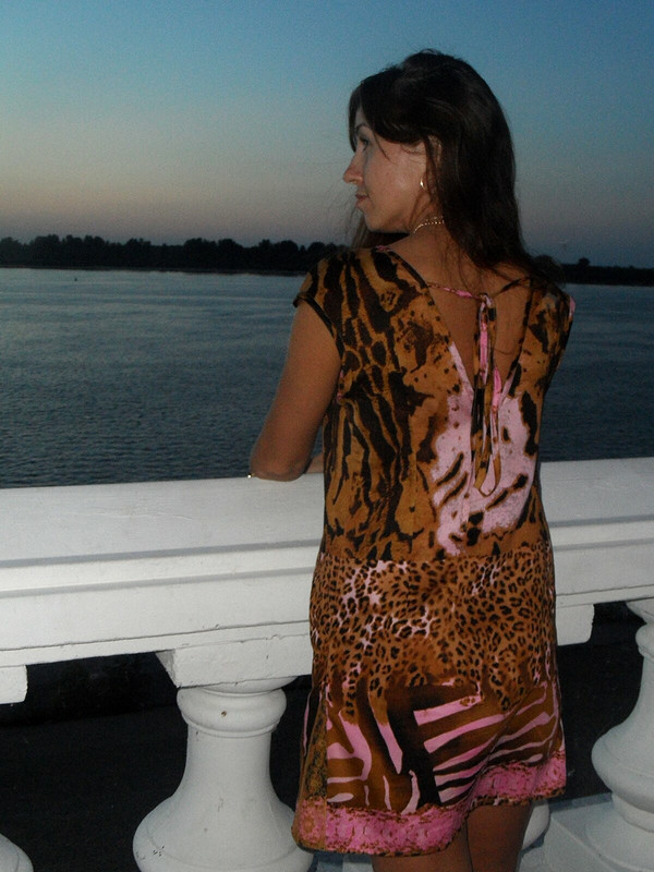 Элегантное платье с леопардовым принтом от katarios.408