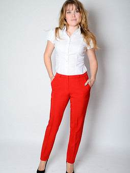 Работа с названием Красные брюки-это стильно!