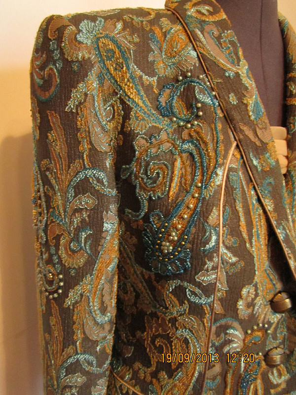 Жакет из гобеленовой ткани с вышивкой бисером от Lyubov  Komissarova