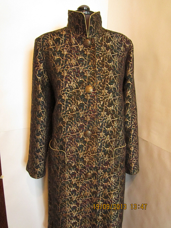 Пальто из гобеленовой ткани от Lyubov  Komissarova