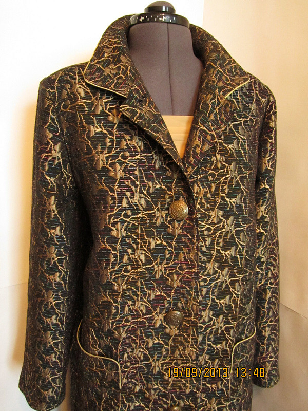Пальто из гобеленовой ткани от Lyubov  Komissarova