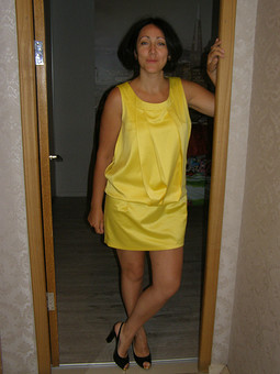 Работа с названием желтое платье