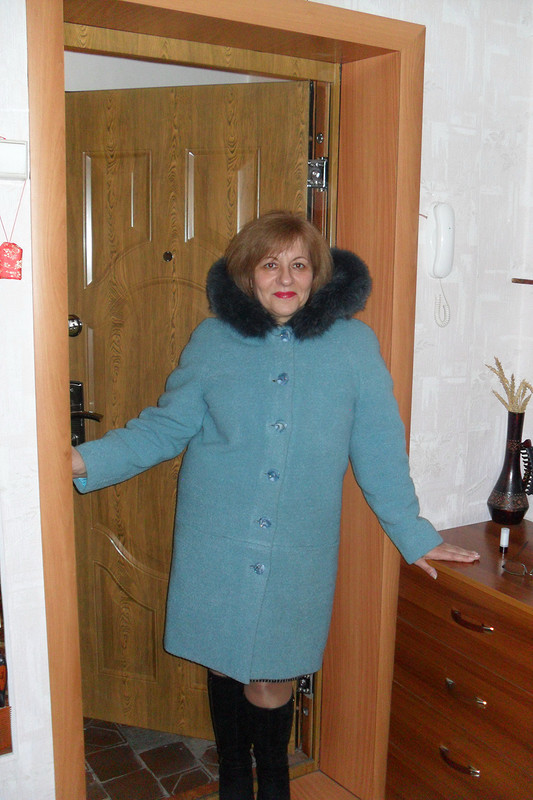 пальто с капюшоном,рукава реглан,слегка заужено к низу. от Мариюшка