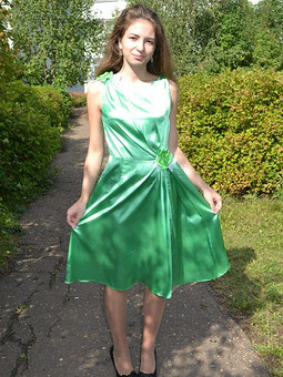 зеленое платье