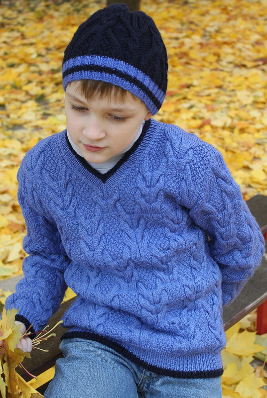 Связан в ручную пуловер с шапочкой от MasterSvetlana