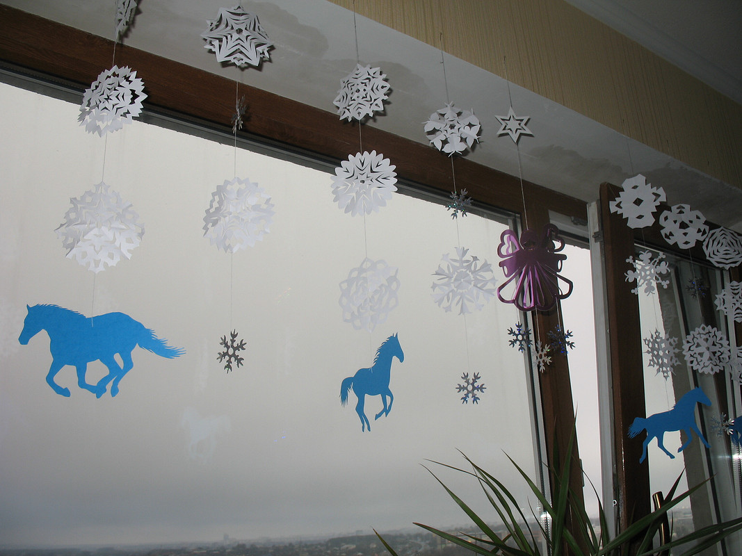 Бумажные новогодние украшения - лошадки, ангел, снежинки от Тамиша