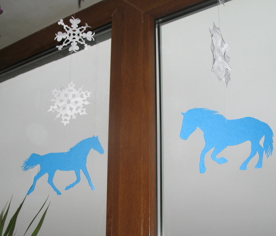 Бумажные новогодние украшения - лошадки, ангел, снежинки от Тамиша