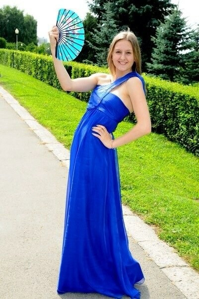 платье цвета «электрик» от Irina Alieva