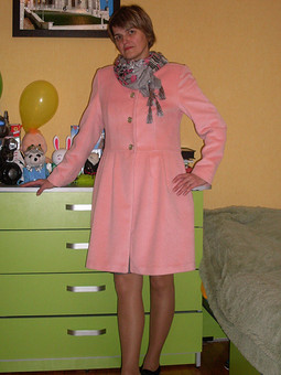 пальто розовое